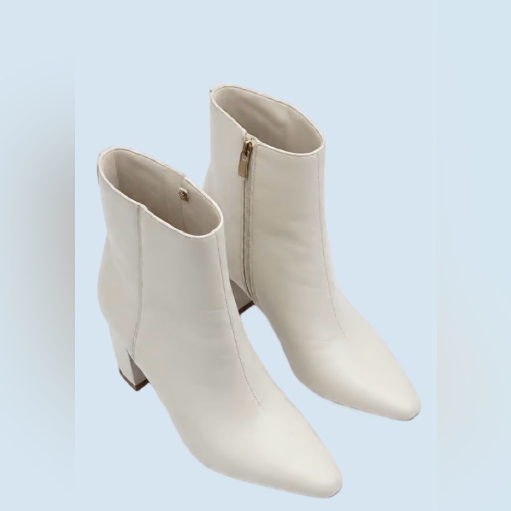Leather off white cushioned boots (ankle)